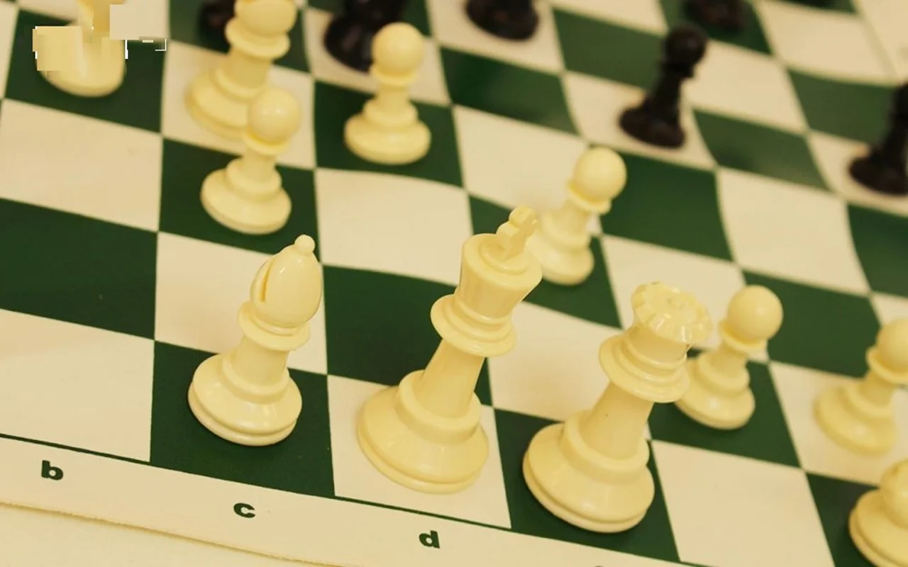 مهره های بازی فکری شطرنچ ترنج صادراتی Toranj Chess با جعبه قرمز