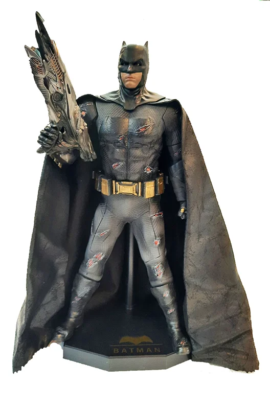 خرید عروسک بتمن، بتمن عدالت، تندیس بتمن، فیگور بتمن مشابه واقعی، بتمن با تجهیزات، بتمن با مسلسل، فیگور «بتمن مشابه واقعی» Batman Team Of Prototyping 1/6th Scale Collection Figure