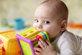 استانداردها و الزامات ایمنی اسباب‌بازی در ایران و اروپا: راهنمای والدین برای انتخاب مطمئن