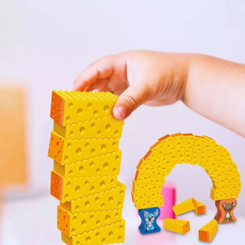 کودکان در حال تفریح با برج پنیر