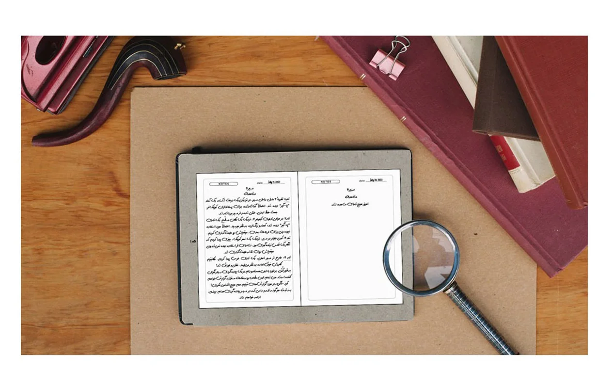 نمایی نزدیک از کارتهای سرنخ و یادداشت بازیکنان