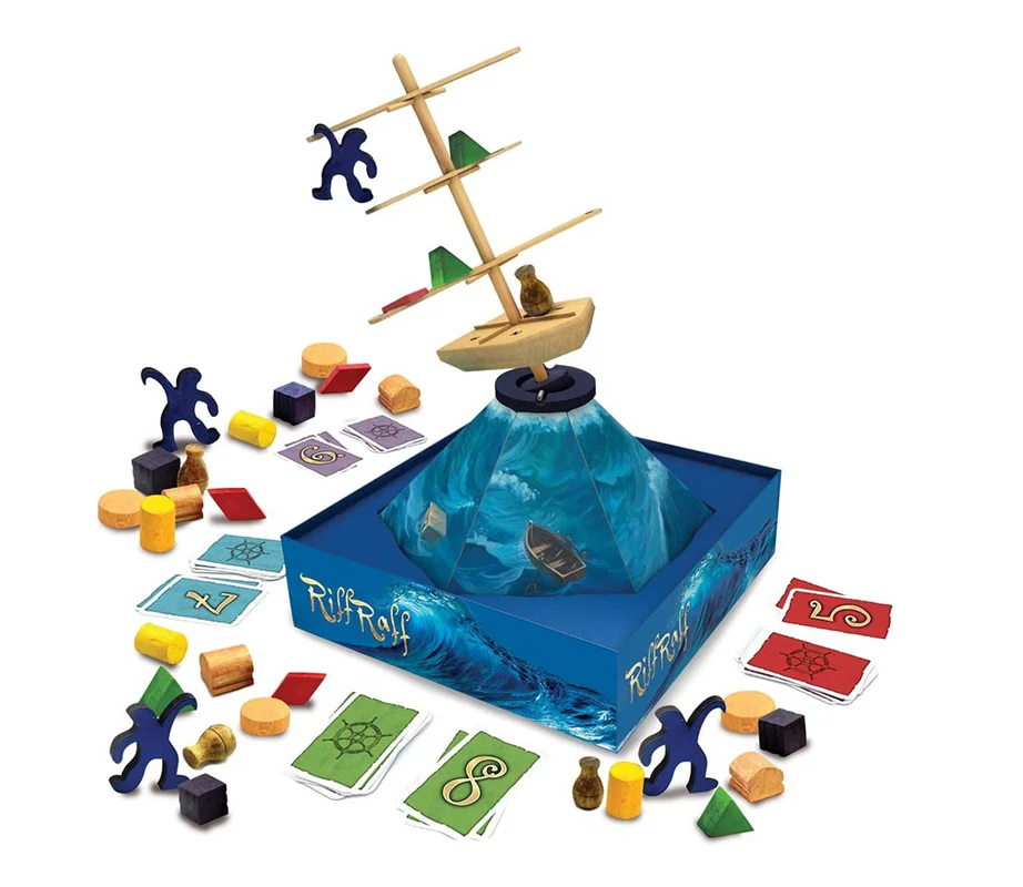 نمای سهبعدی کشتی با قطعات مختلف و محتویات باز شده