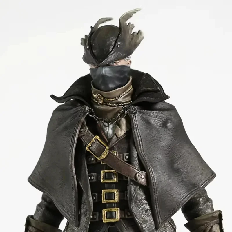 نمای نزدیک از صورت و کلاه فیگور Bloodborne Hunter