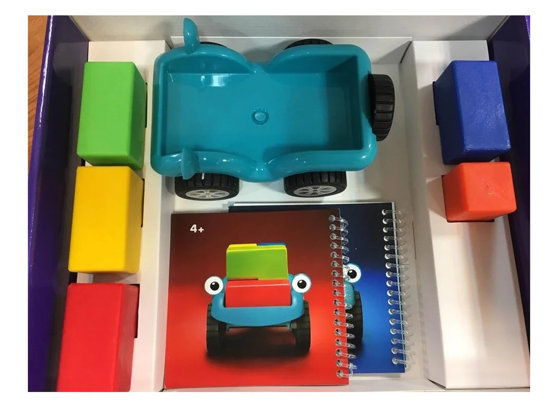 محتویات جعبه باز شده بازی ماشین هوش