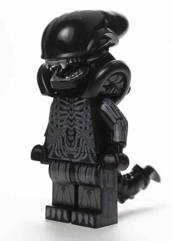 فیگور شخصیت زنومورف در نمای سهبعدی با نمایش کامل ساختار بدنی