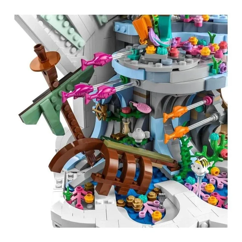 نمای نزدیک از قسمت کشتی غرقشده لگو پری دریایی کوچولو