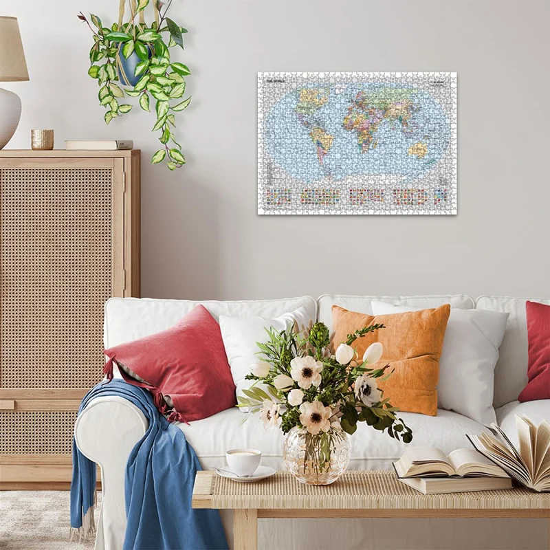 پازل نقشه سیاسی جهان Ravensburger Political World Map نصب شده بهعنوان دکور دیواری