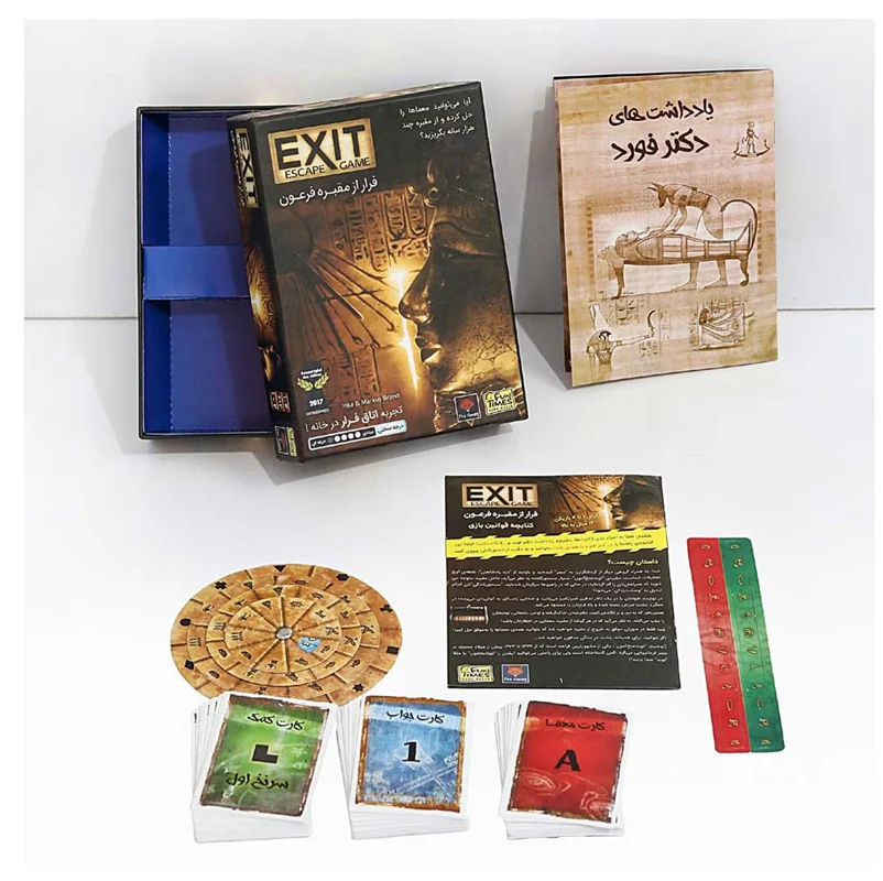 محتویات کامل جعبه بازی روی میز باز شده