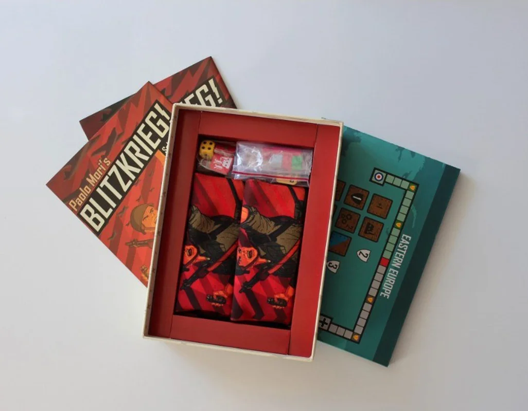 محتویات جعبه باز شده بازی فکری بلیتس کریگ Blitzkrieg