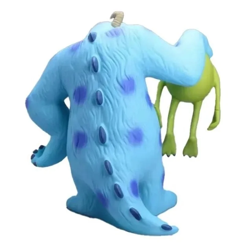 نمای پشت فیگور سالیوان و مایکی