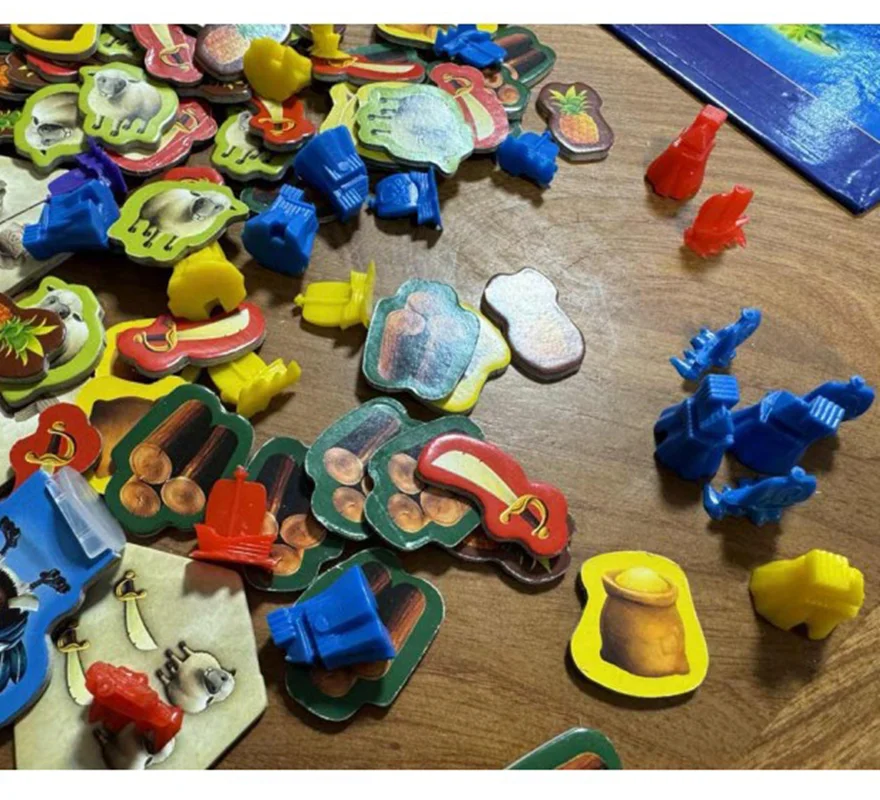 کشتیهای دزدان دریایی در حال حرکت در مسیرهای دریایی