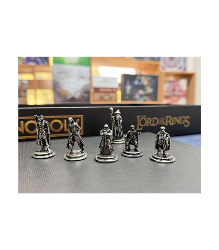 تصویر مهرههای فلزی شخصیتها در بازی فکری مونوپولی ارباب حلقهها