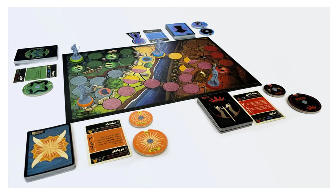 محتوای داخلی بازی باز شده روی میز همراه با کارتها و فیگورها