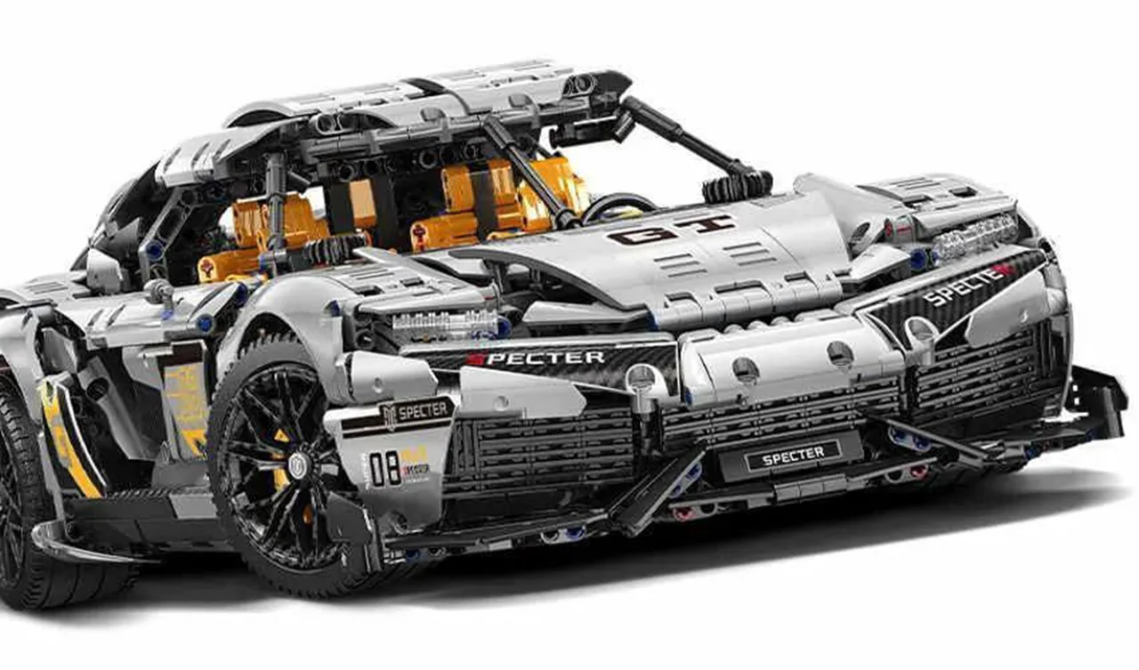 نمای نزدیک از قسمت جلویی ماشین