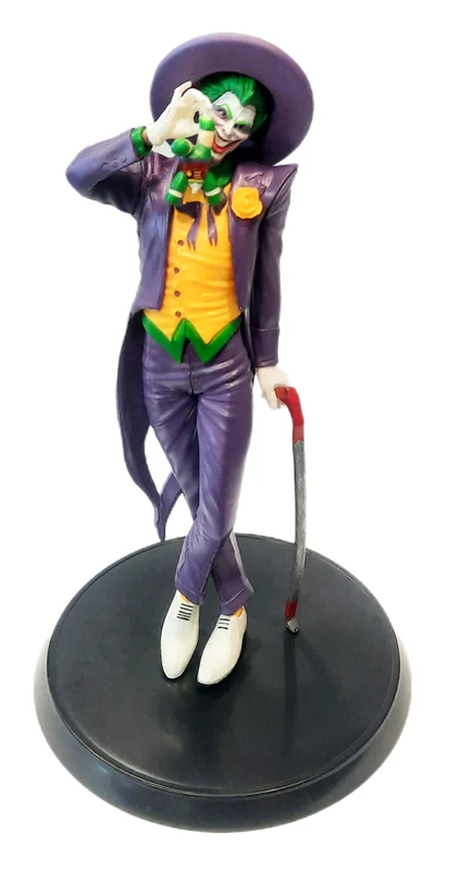 نمای جانبی فیگور جوکر دارک نایت با لباس آبی، عصا و عروسک و کلاه جوکر فشن