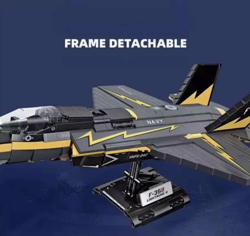 نمای پشت لگو F-35B رعد و برق در حالت نمایش روی پایه