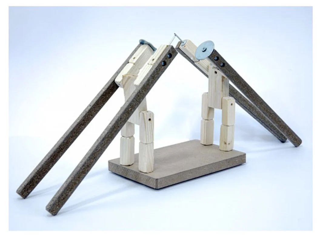 بازی ایرانی ستیز - آدمکهای چوبی با سر بادکنکی و شمشیرهای فلزی، همراه با بستهای شامل 50 بادکنک. بازی دو نفره هیجانانگیز و مناسب برای خانوادهه