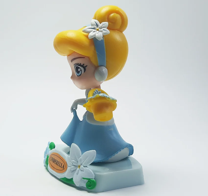 فیگور سیندرلا Cinderella Figure از زاویه کناری با نمایش سبد زرد