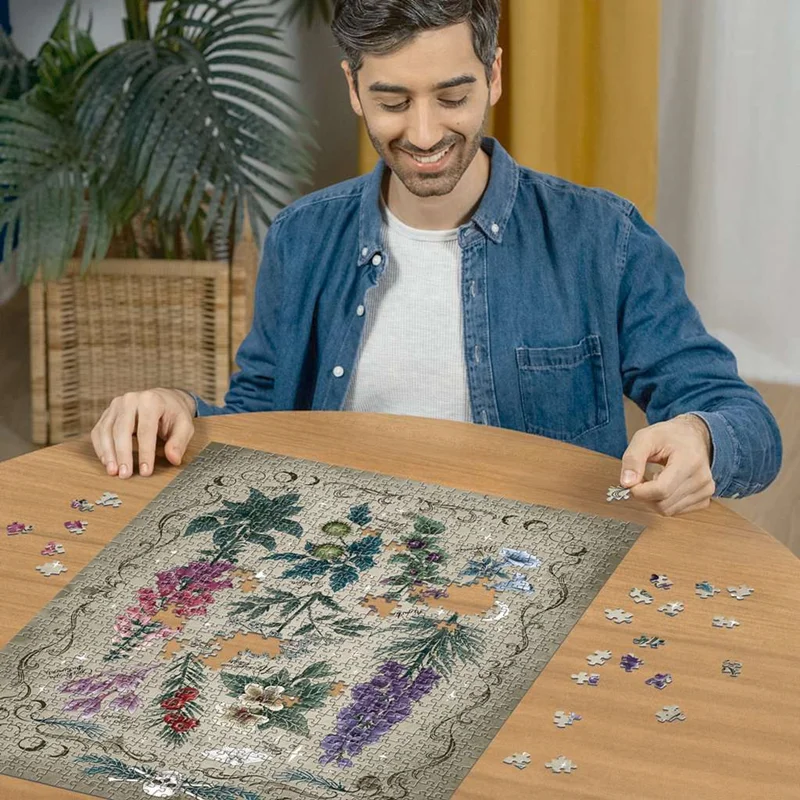 پازل ساخته شده رونزبرگر 1000 تکه گیاهان سمی Ravensburger Toxic Plants روی میز