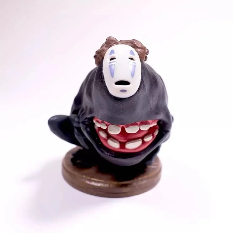 نمای نزدیک از فیگور کائوناشی در حالت نشسته