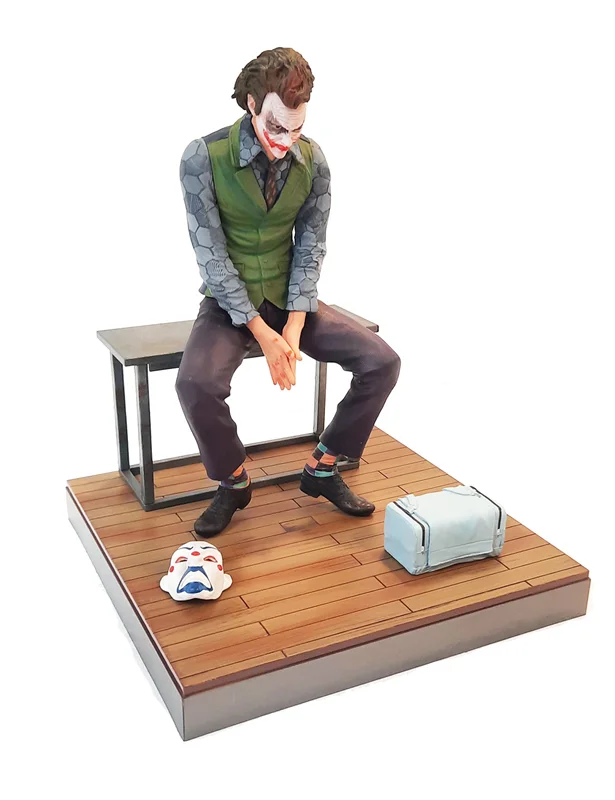 خرید فیگور جوکر نشسته، فیگور جوکر با نقاب، فیگور جوکر سبز، فیگور «جوکر هیث لجر سبز نشسته»  Action Figure Dc Series Heath Ledger Sitting Joker