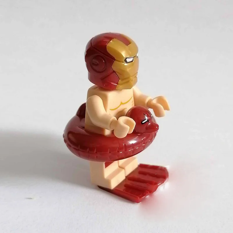 مینی فیگور لگو آیرون من نسخه تعطیلات - نمای مورب