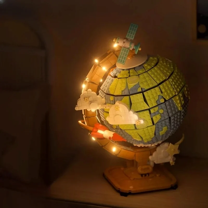 نمای شب لگو کره زمین با چراغهای LED روشن در بدنه قوس و ساختار، ایجاد جلوه دکوراتیو زیبا برای محیط تاریک